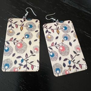 Wooden floral earrings-NWT